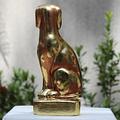 Estatuilla Marron de Perro con lamina de oro